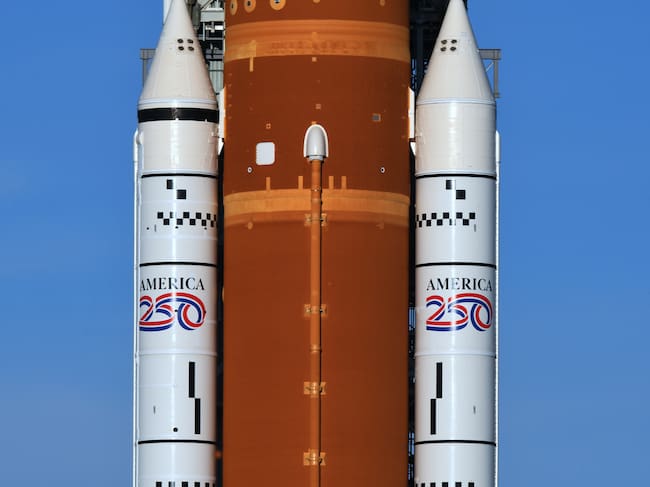 Los cohetes que impulsaron la nave Orion llevaban un logotipo de los 250 años de EEUU que se cumplen en este 2026