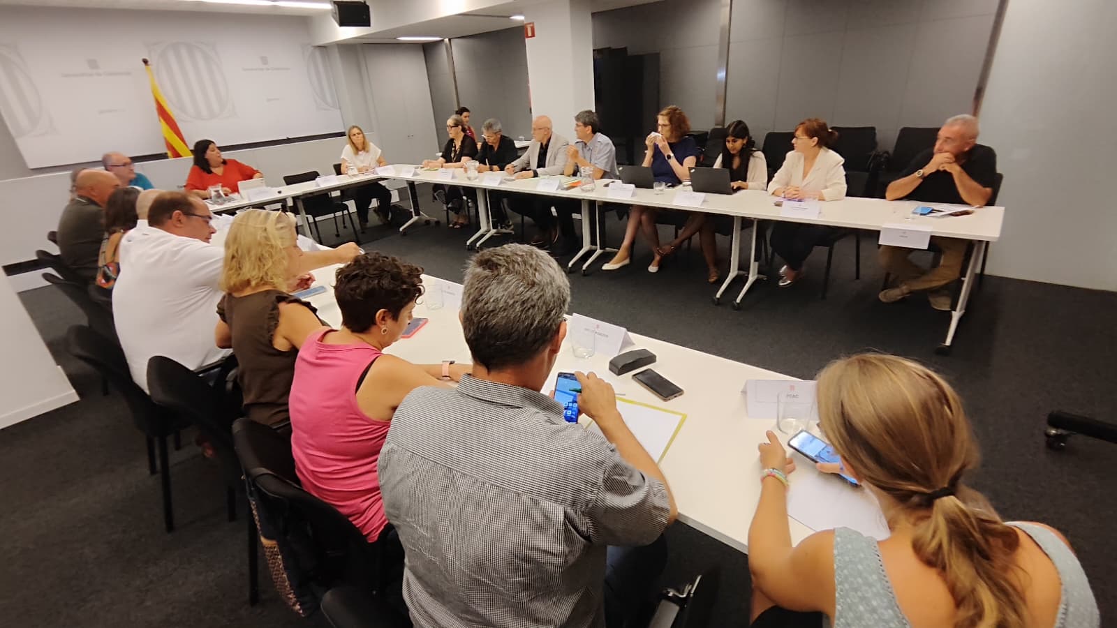 Organitzacions agràries i sindicats han participat a la reunió, convocada de forma urgent després de la mort d&#039;un temporer aquest dilluns passat.