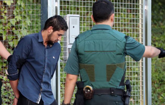 Salah El Karib, de 34 años, que regenta un locutorio y a quien la Policía relaciona con Driss Oukabir, detenido en relación con los atentados yihadistas cometidos el jueves pasado en Barcelona y Cambrils