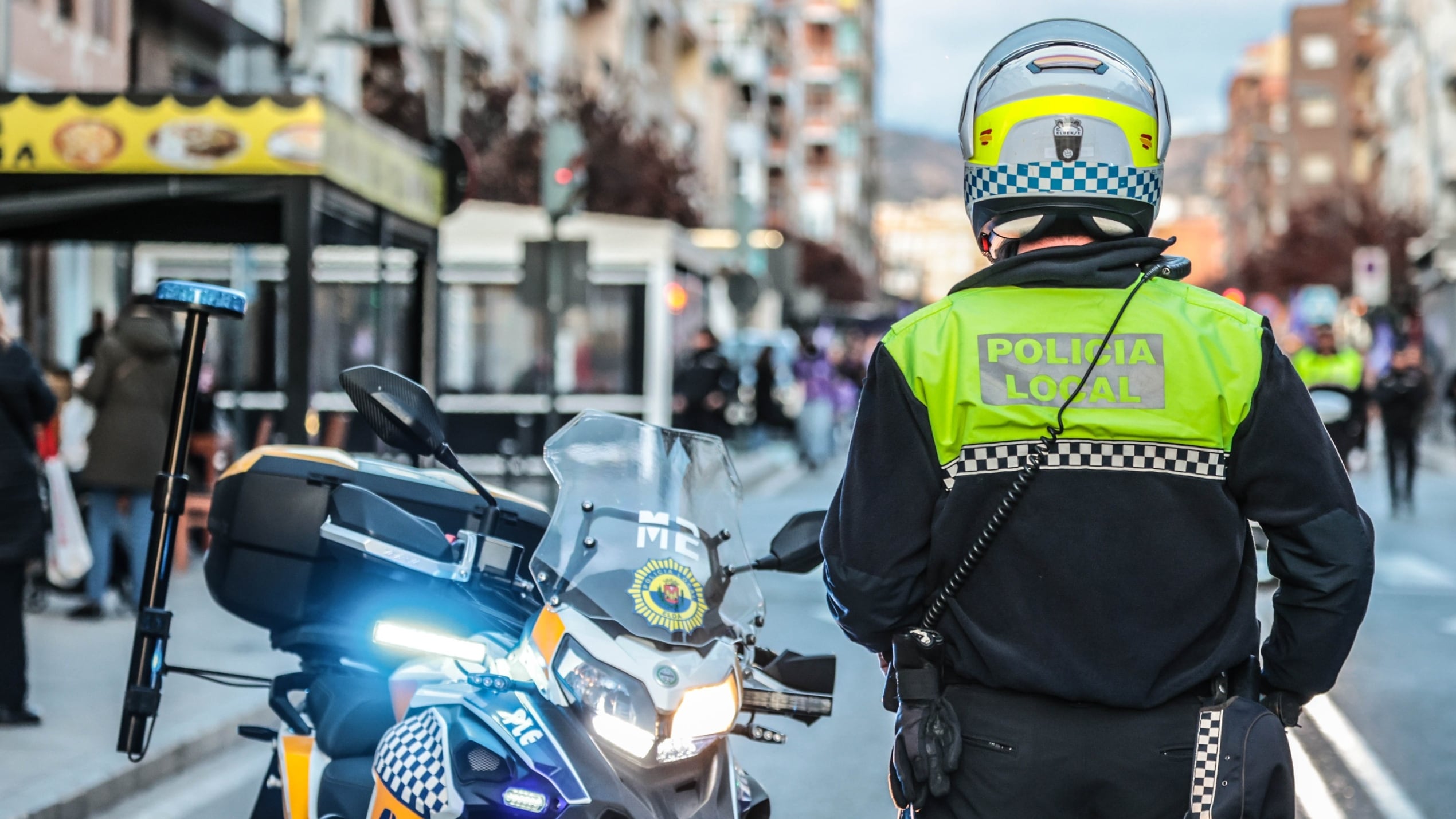 Imagen de archivo de un agente de la Policía Local de Elda