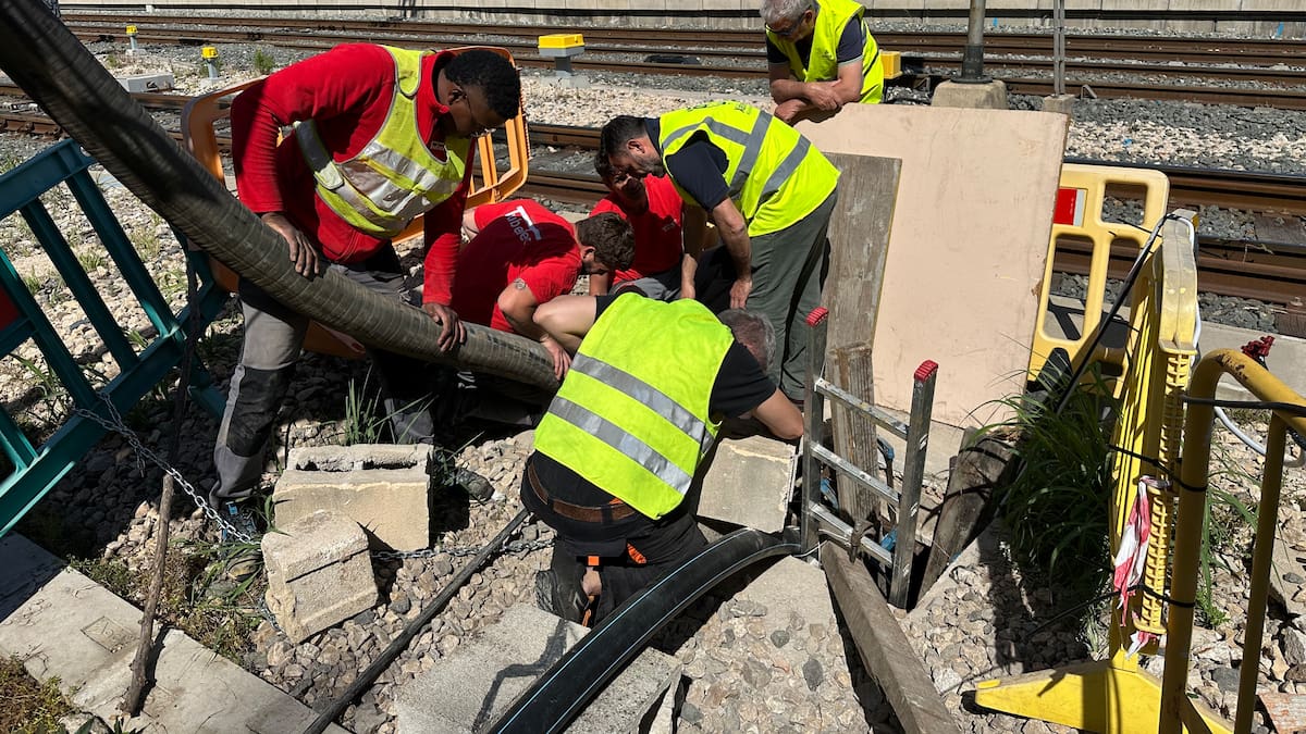 Una nueva tubería bajo las vías para acabar con los problemas del colector de País Valencià
