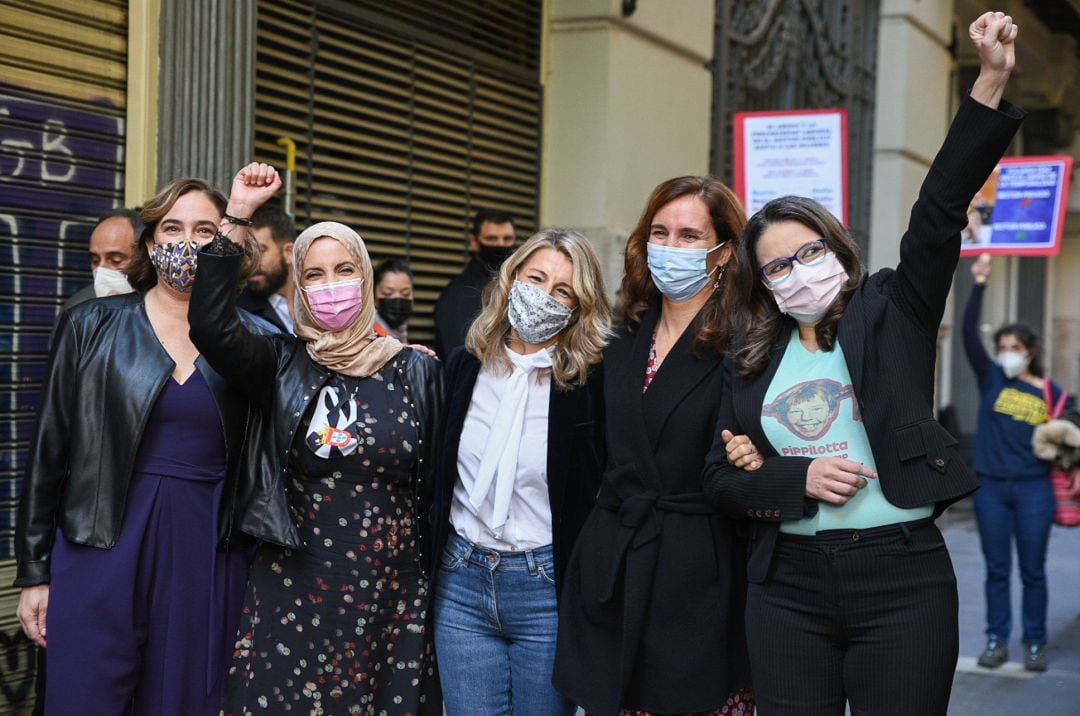 Ada Colau, Fátima Hamed, Yolanda Díaz, Mónica García y  Mónica Oltra este sábado en València. 