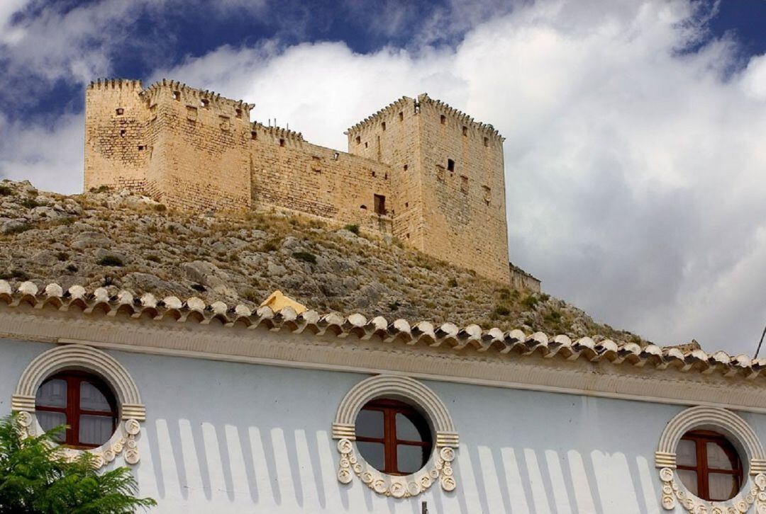 Imagen del castillo de Mula contemplado desde su casco histórico 