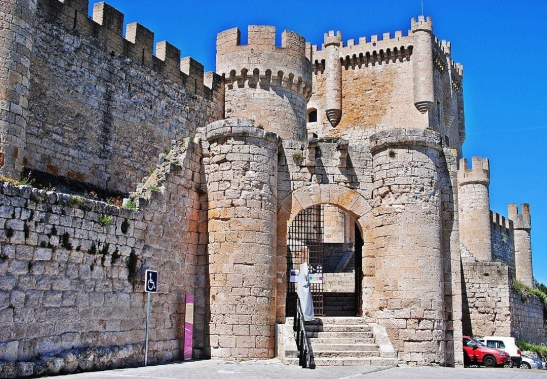 La entrada del Castillo de Peñafiel.