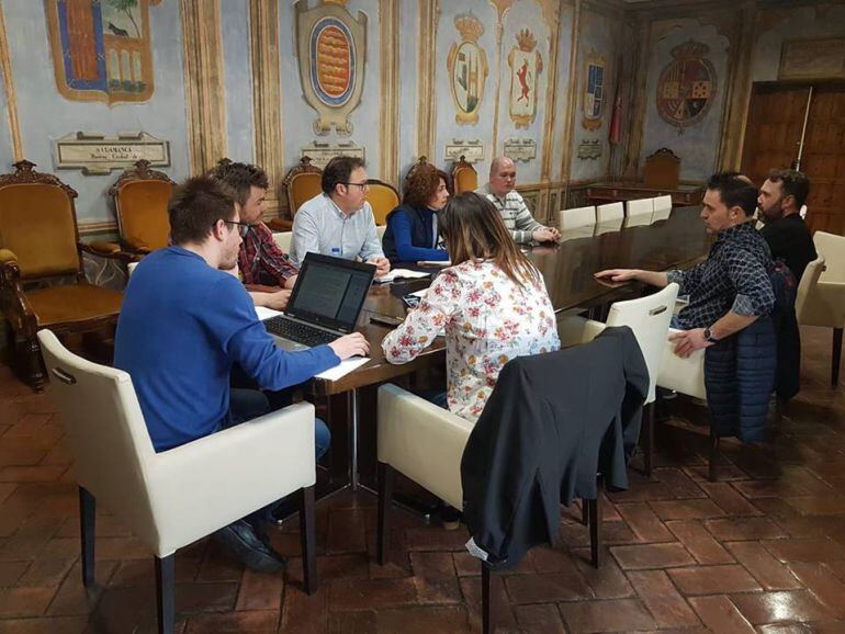 Encuentro entre Ayuntamiento y hosteleros para trabajar sobre las fiestas de San Antolín