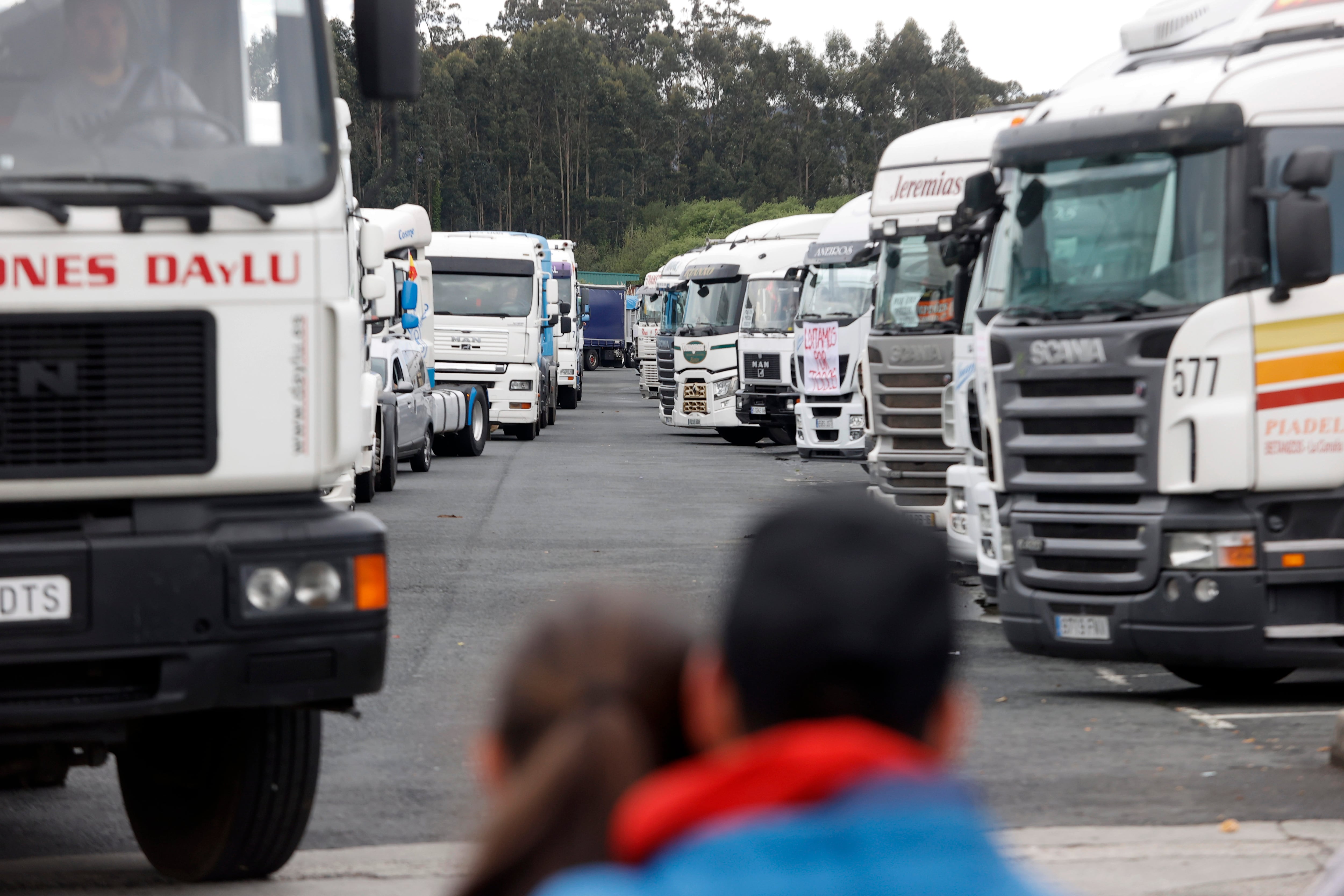 Foto de archivo del pasado mes de marzo cuando los transportistas de la comarca de Ferrol reivindicaban compensaciones por la subida de los carburantes