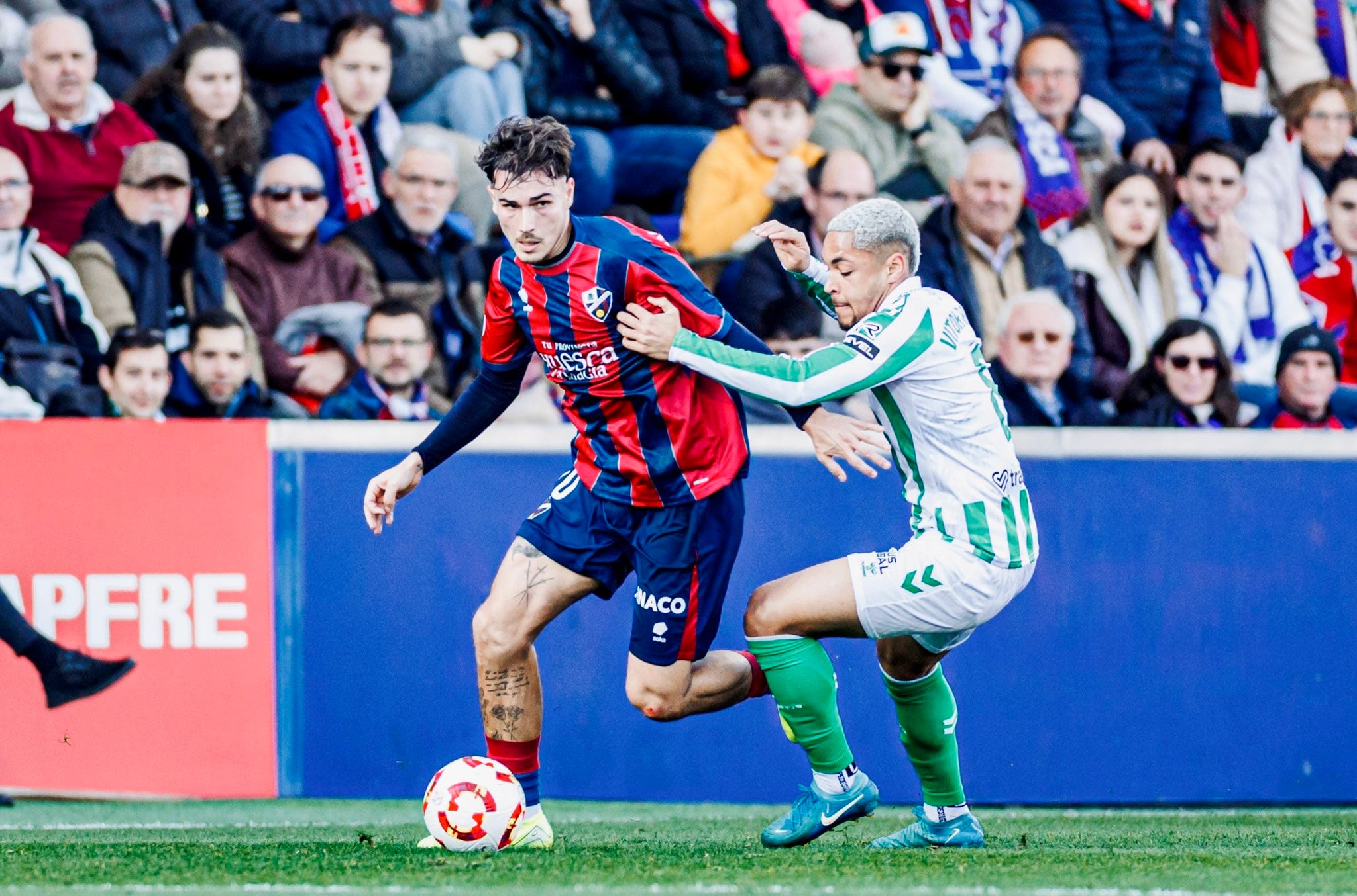 Hugo Vallejo en una acción del partido ante el Betis