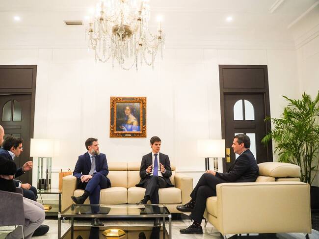 Responsables de la empresa GDELS-Santa Bárbara Sistemas durante la presentación al alcalde de Córdoba del nuevo centro que la empresa armamentística abrirá en Córdoba