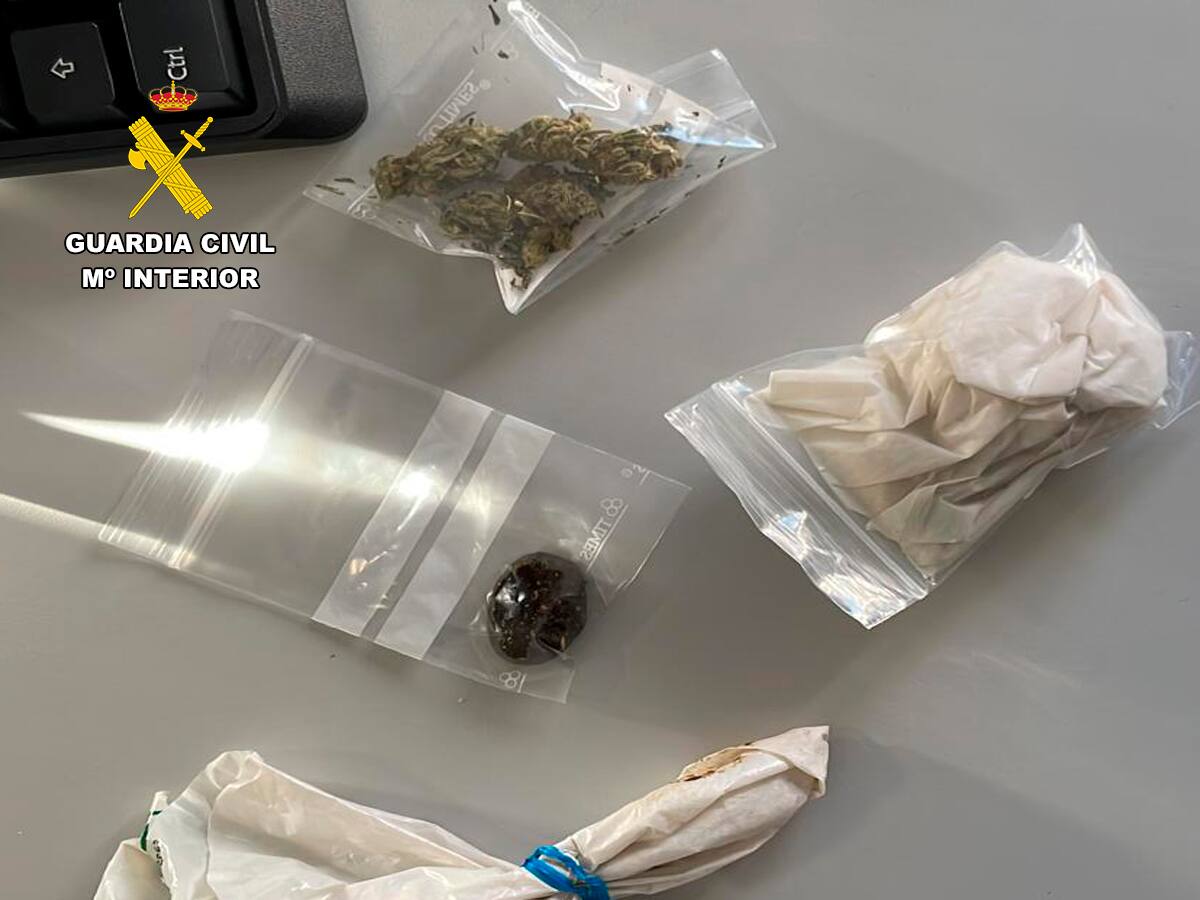 Detenido un hombre en Nalda al ocultar hachís, marihuana y speed entre sus pertenencias