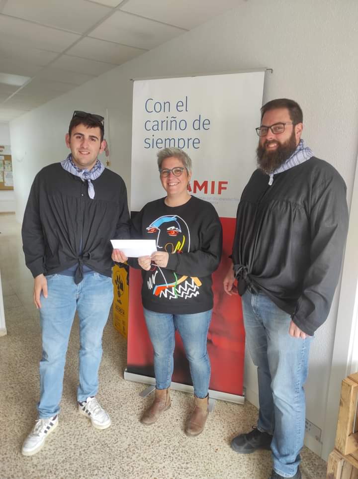 Entrega del cheque a Amif