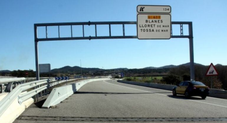 Allargar aquesta carretera és la que l'estudi diu que s'ha d'allargar.