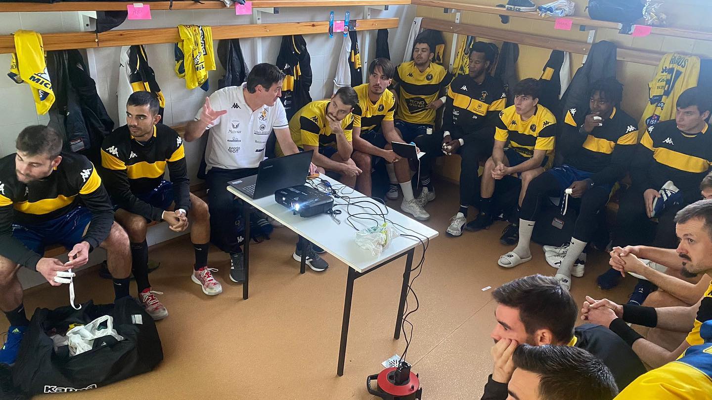 Mariano Ortega durante una sesión de video del equipo