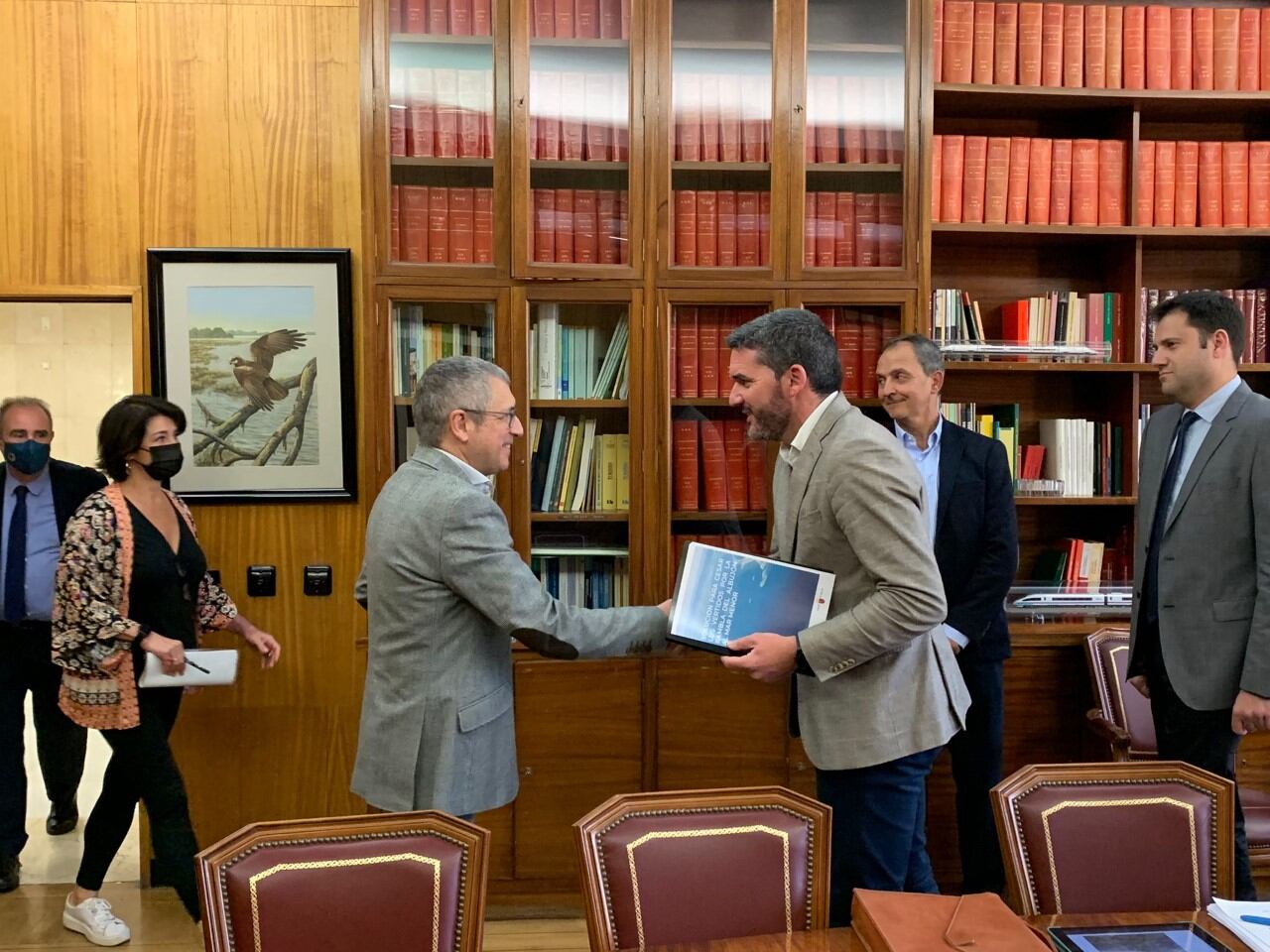 Reunión entre Hugo Morán y Antonio Luengo en Madrid para abordar la situación del Mar Menor