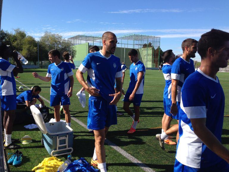 Jugadores del Hércules CF, en las instalaciones del CA Montemar