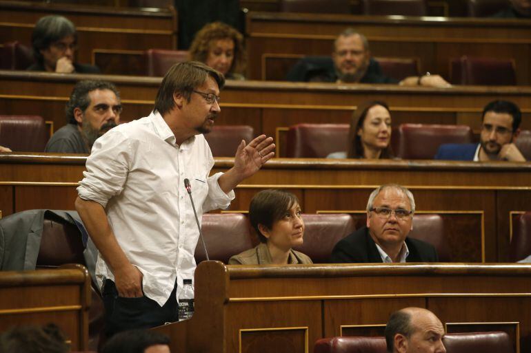 El diputado de En Comú Podem Xavier Domènech interviene en la sesión de control al Ejecutivo 