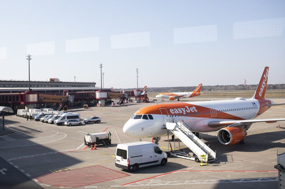 Un avión de Easy Jet, en el aeropuerto de Tegel, en Berlín.