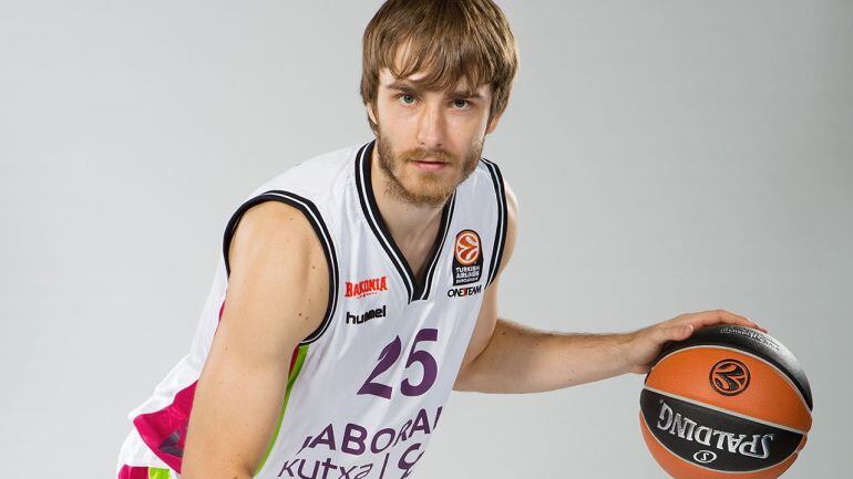 David Jelinek en una imatge promocional quan lluia la samarreta del Baskonia.