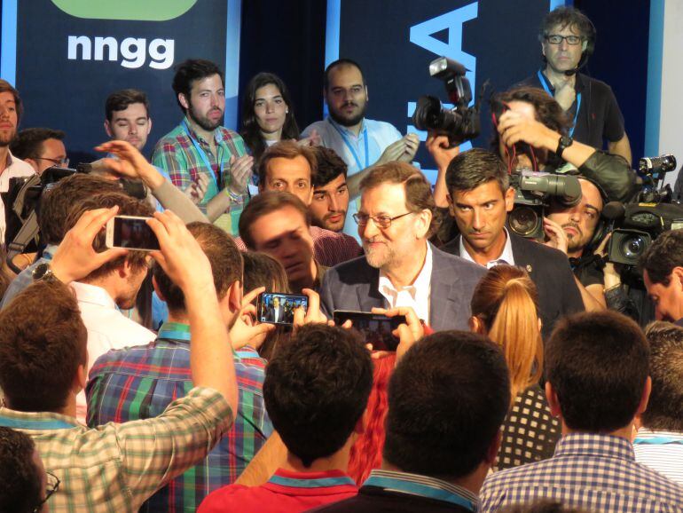 Rajoy a su llegada a la Convención de NNGG en Córdoba