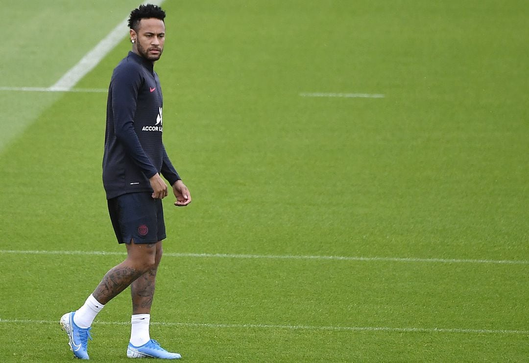 Neymar, durante el entrenamiento del PSG