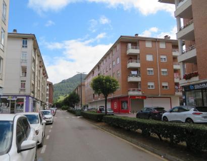 Calle Peñas Arriba en Los Corrales de Buelna.