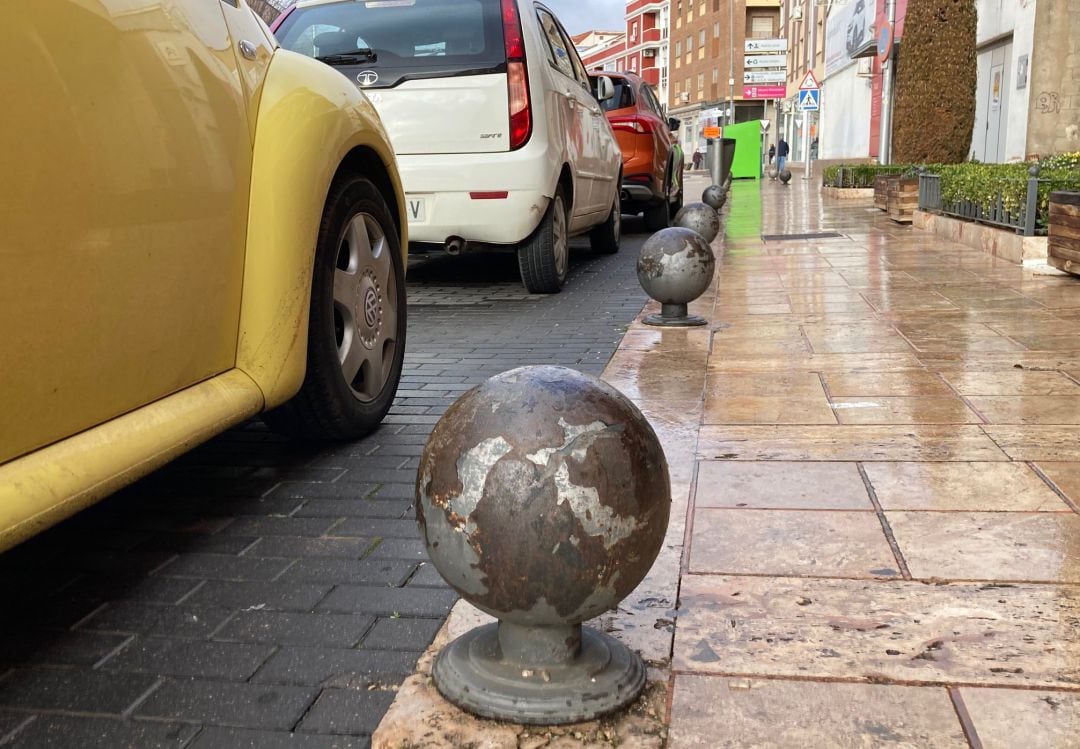 Bolardos en la zona del Canal de Valdepeñas (Ciudad Real) 