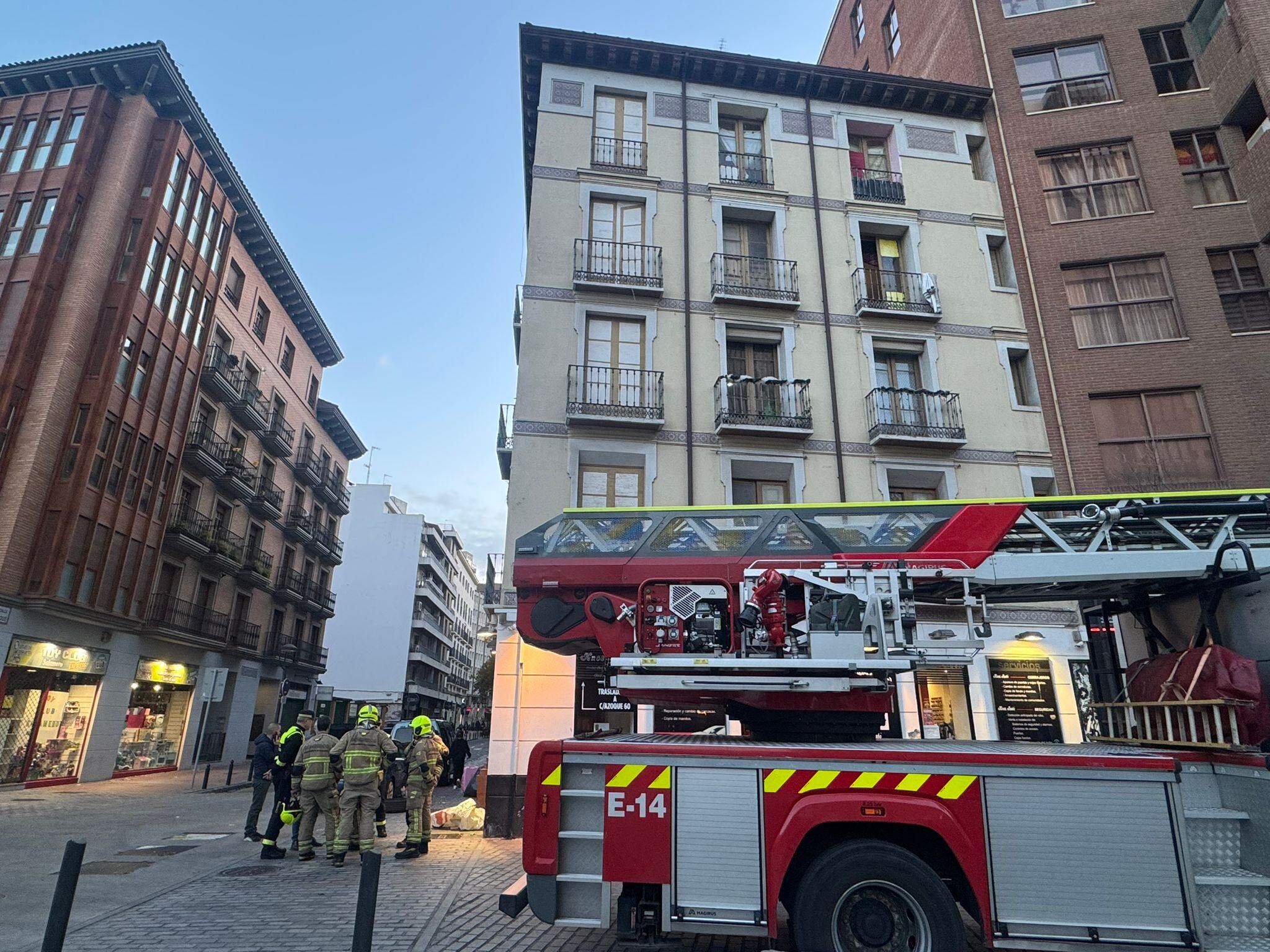 Desalojado un edifico por seguridad en Zaragoza