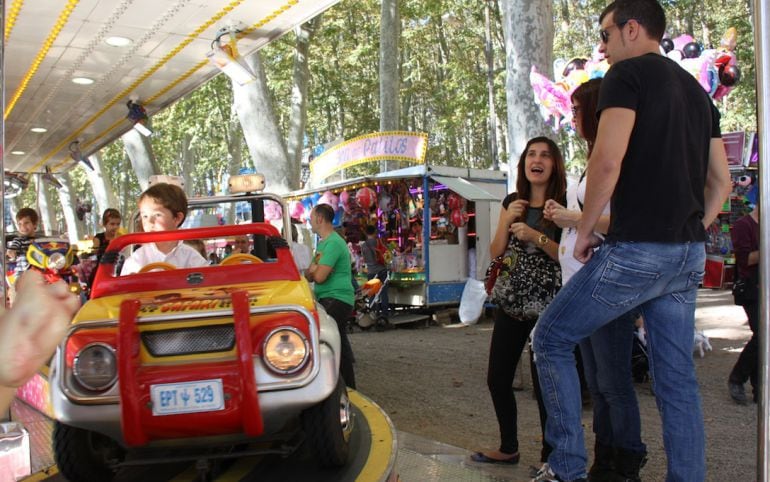 Los feriantes reclutan indigentes con condiciones de miseria: 200 euros por trabajar 10 días con jornadas de 12 horas