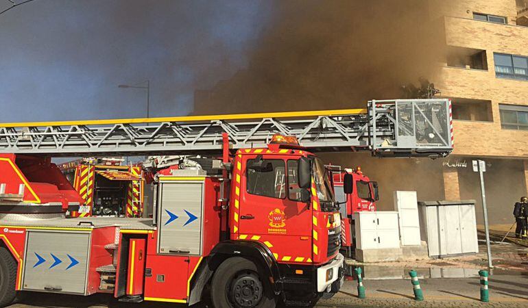 El incendio del restaurante afectó al edificio próximo y sus residentes no han vuelto todavía a casa.