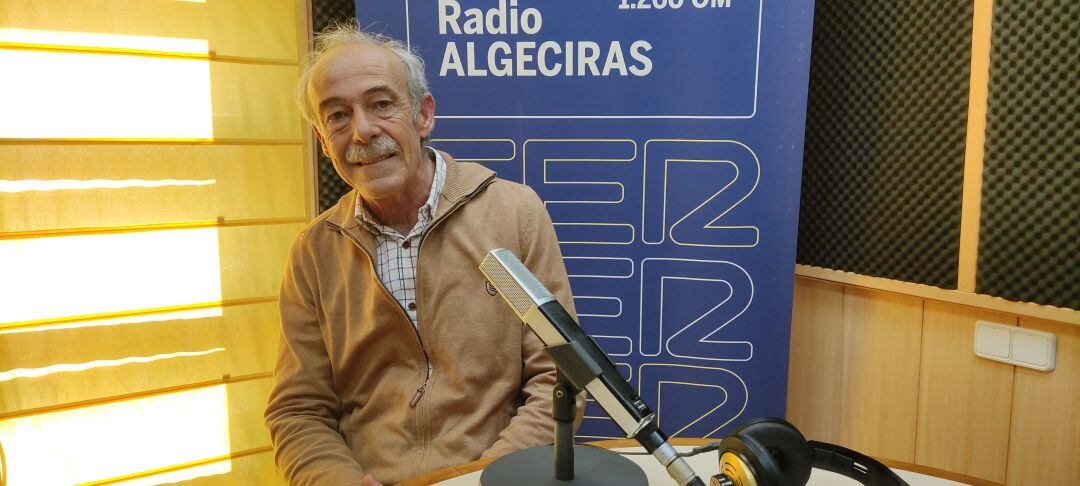 Francisco Soto, autor del libro &quot;Microrrelatos, poemas y ripios.
