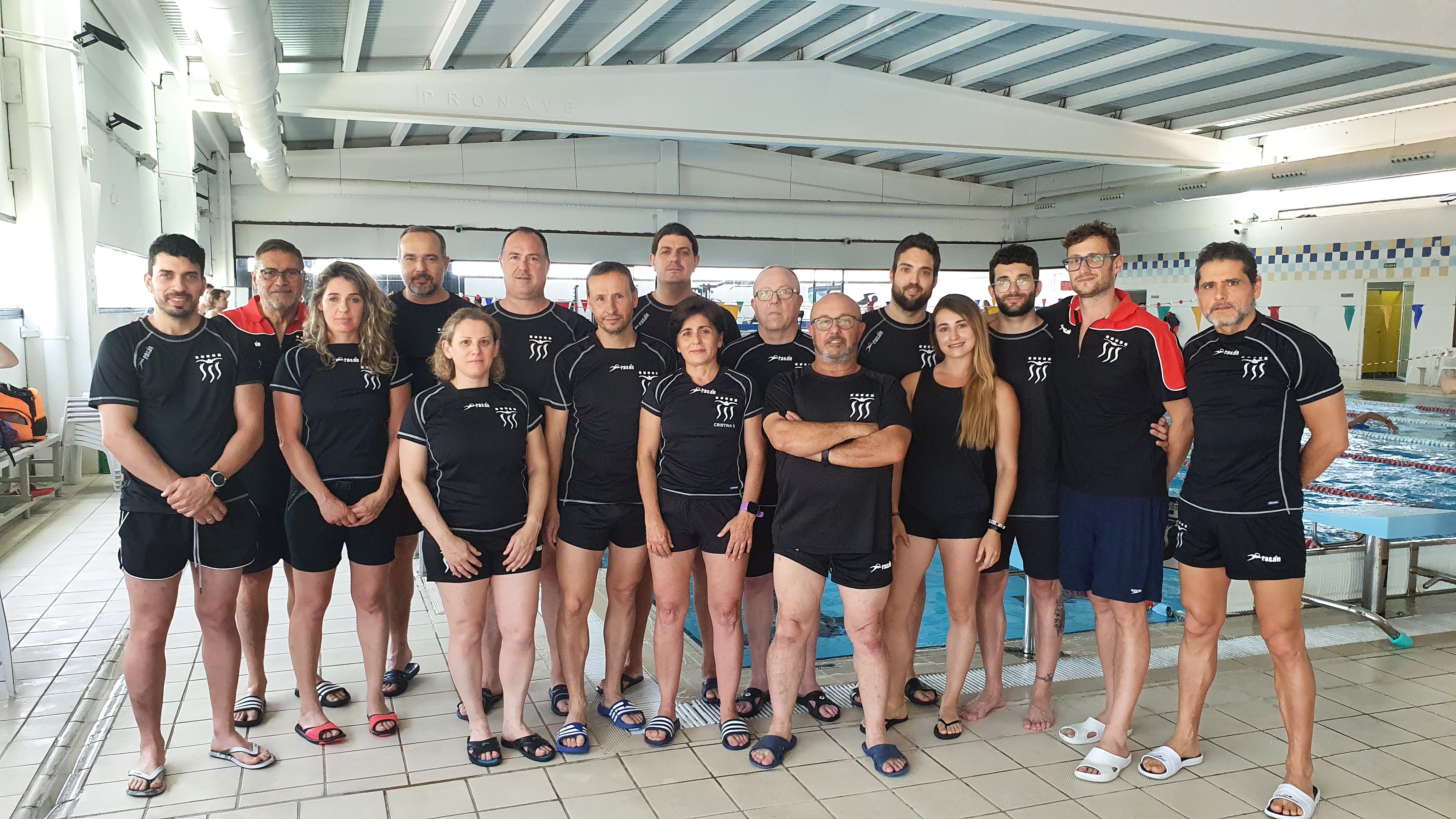 Participantes del C. N. Elda Máster en la piscina Nacho Gil de Elda