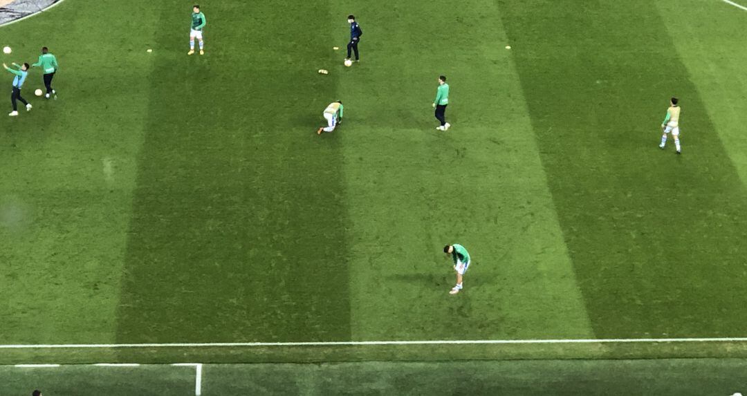 Gorosabel se lesiona en el calentamiento por culpa del césped de Anoeta