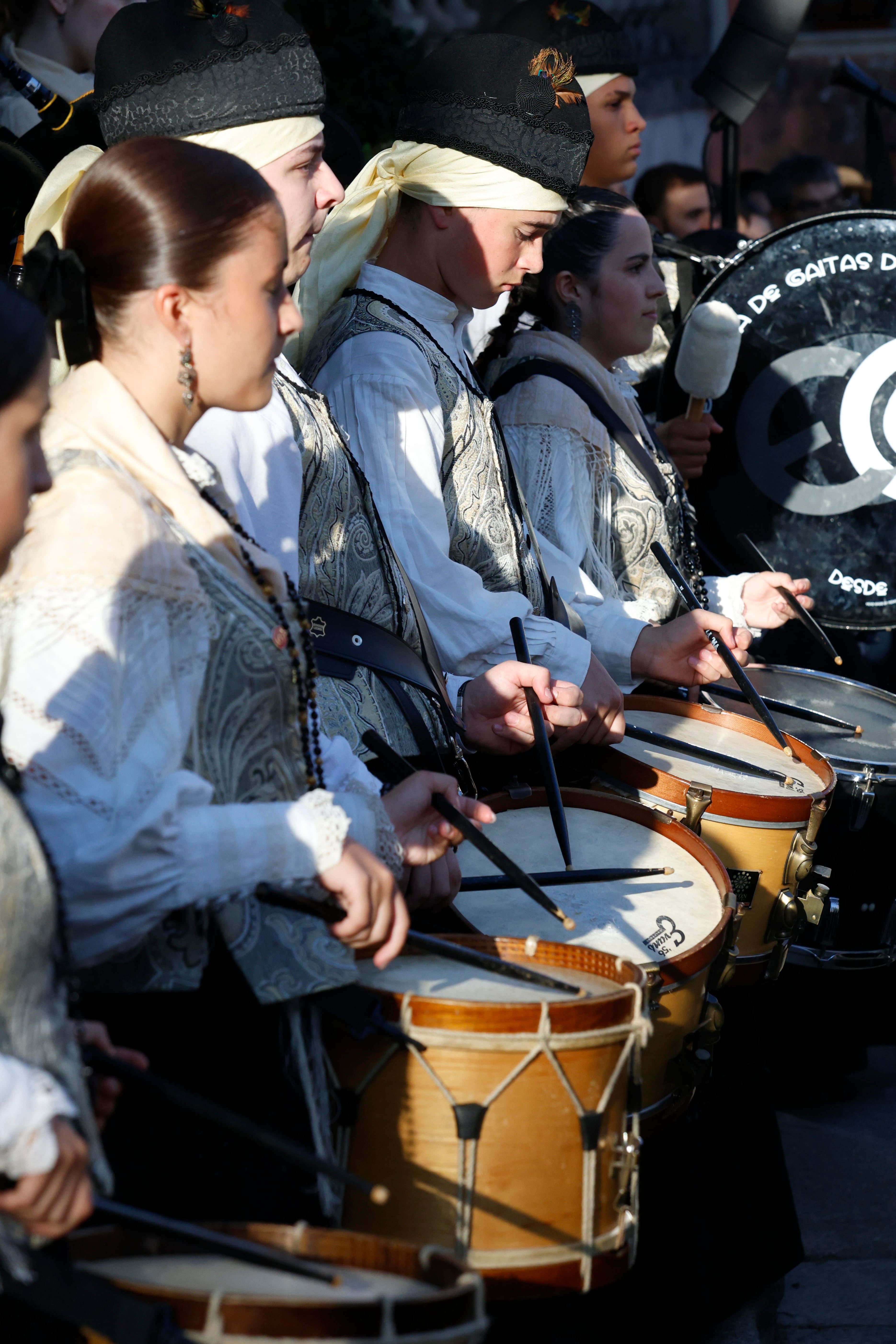 Miles de personas visitan Ortigueira desde el pasado miércoles por su Festival Internacional do Mundo Celta (foto: Kiko Delgado / EFE)