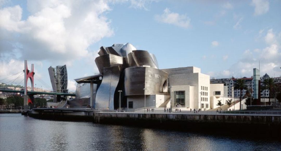 Museo Guggenheim Bilbao. Zorionak por los 23 años de vida