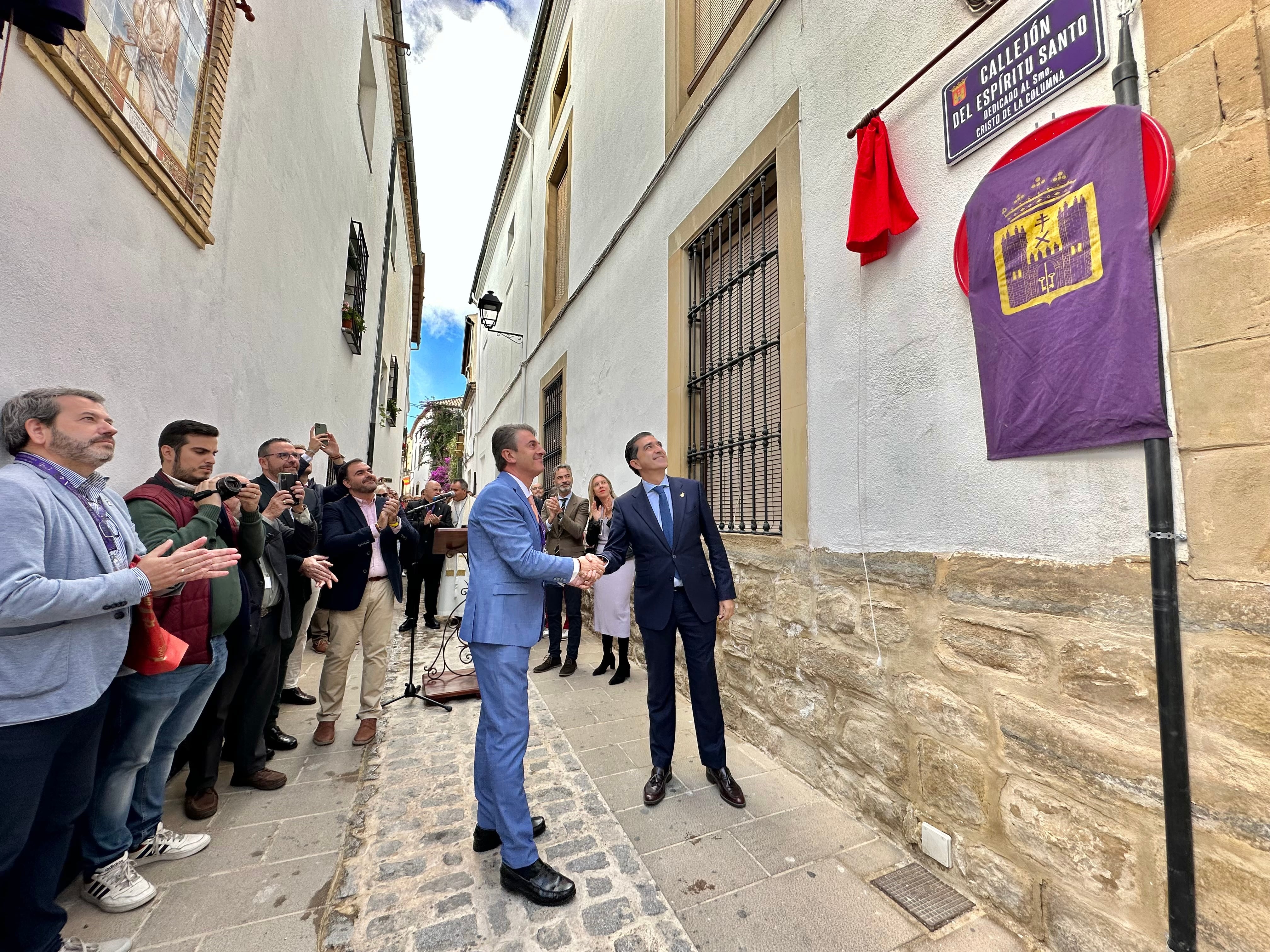 Baeza dedica el Callejón del Espíritu Santo al Cristo de la Columna