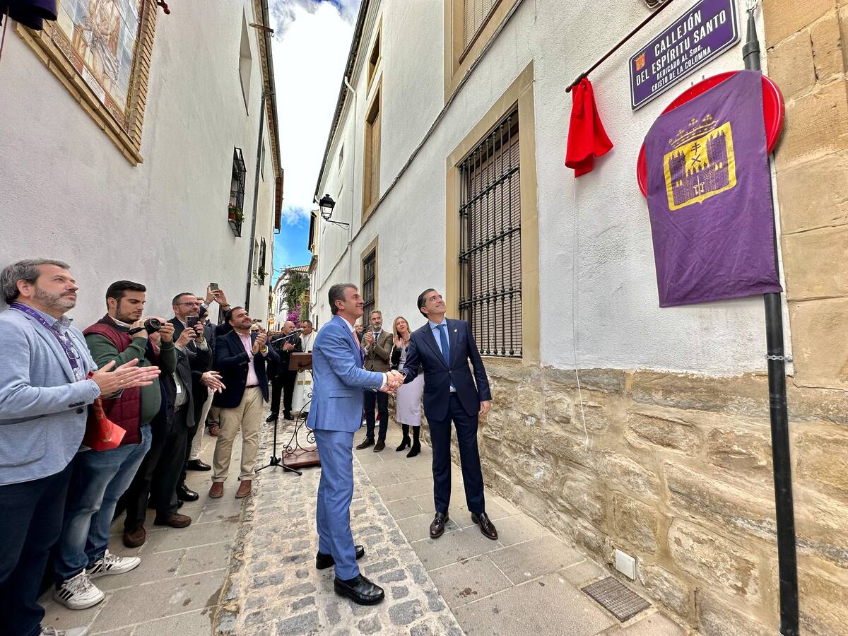 Baeza dedica el Callejón del Espíritu Santo al Cristo de la Columna