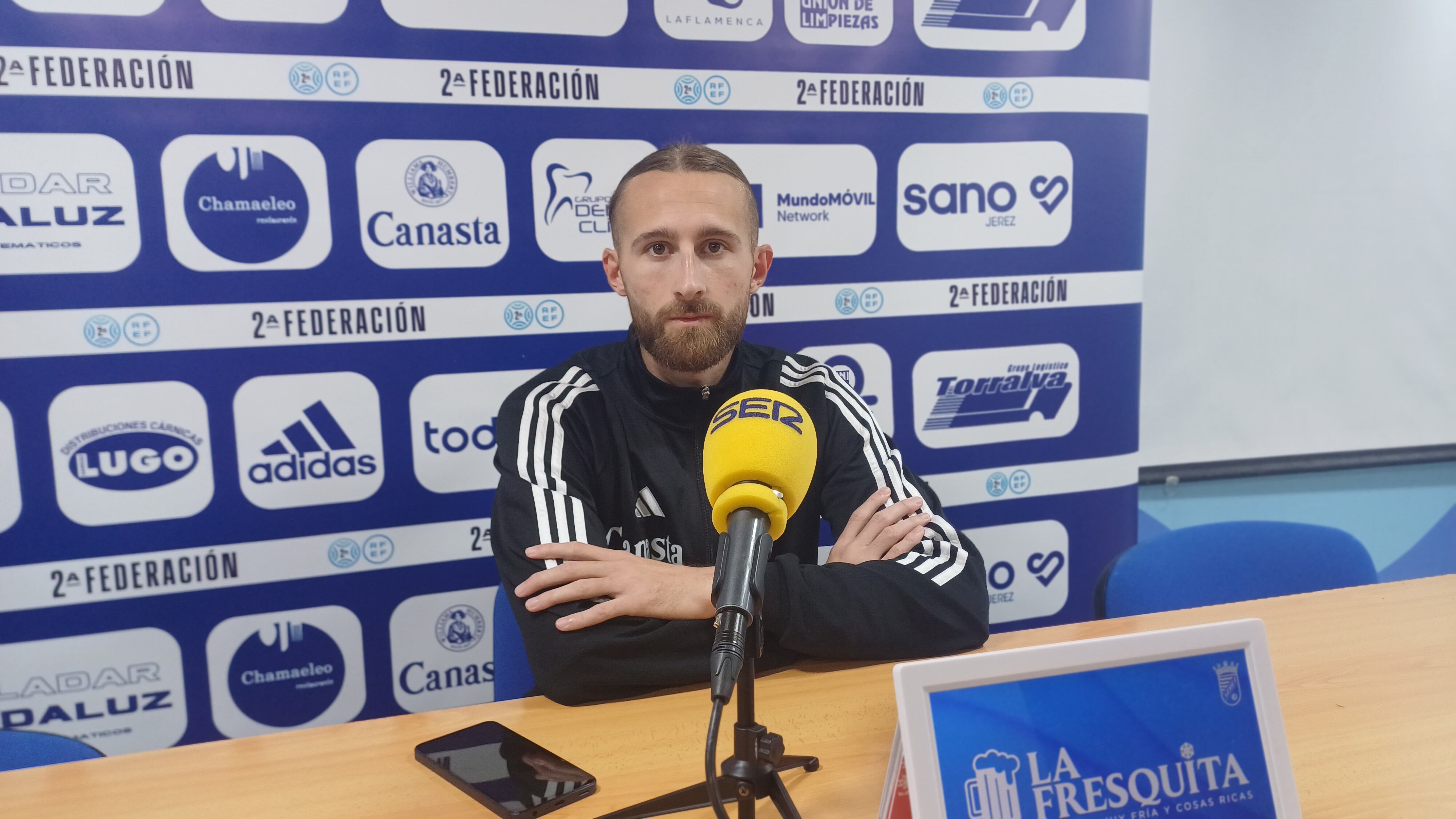 Adolfo durante la rueda de prensa en Chapín