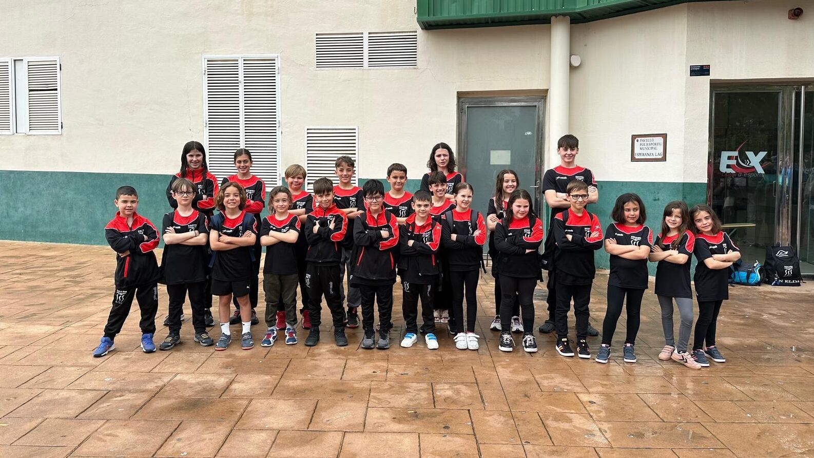 Jóvenes nadadores del C. N. Elda en Elche