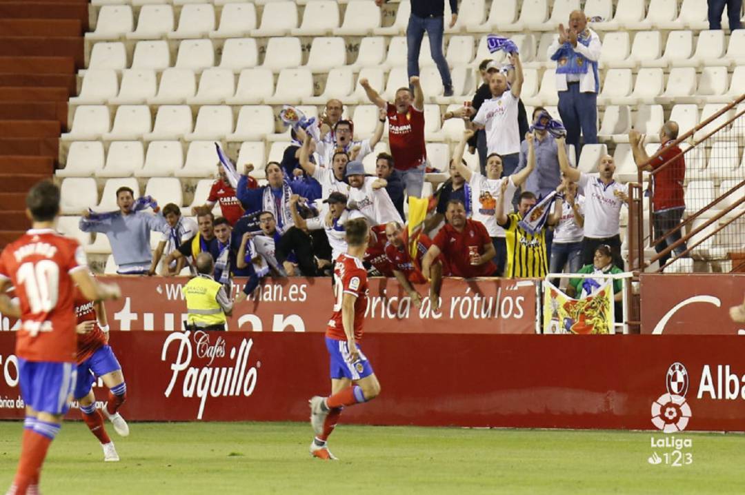 Marc Gual celebra su primer gol con la camiseta del Real Zaragoza
