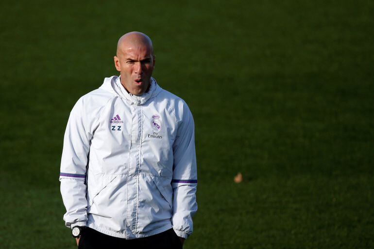 Zidane, durante un entrenamiento con el Real Madrid