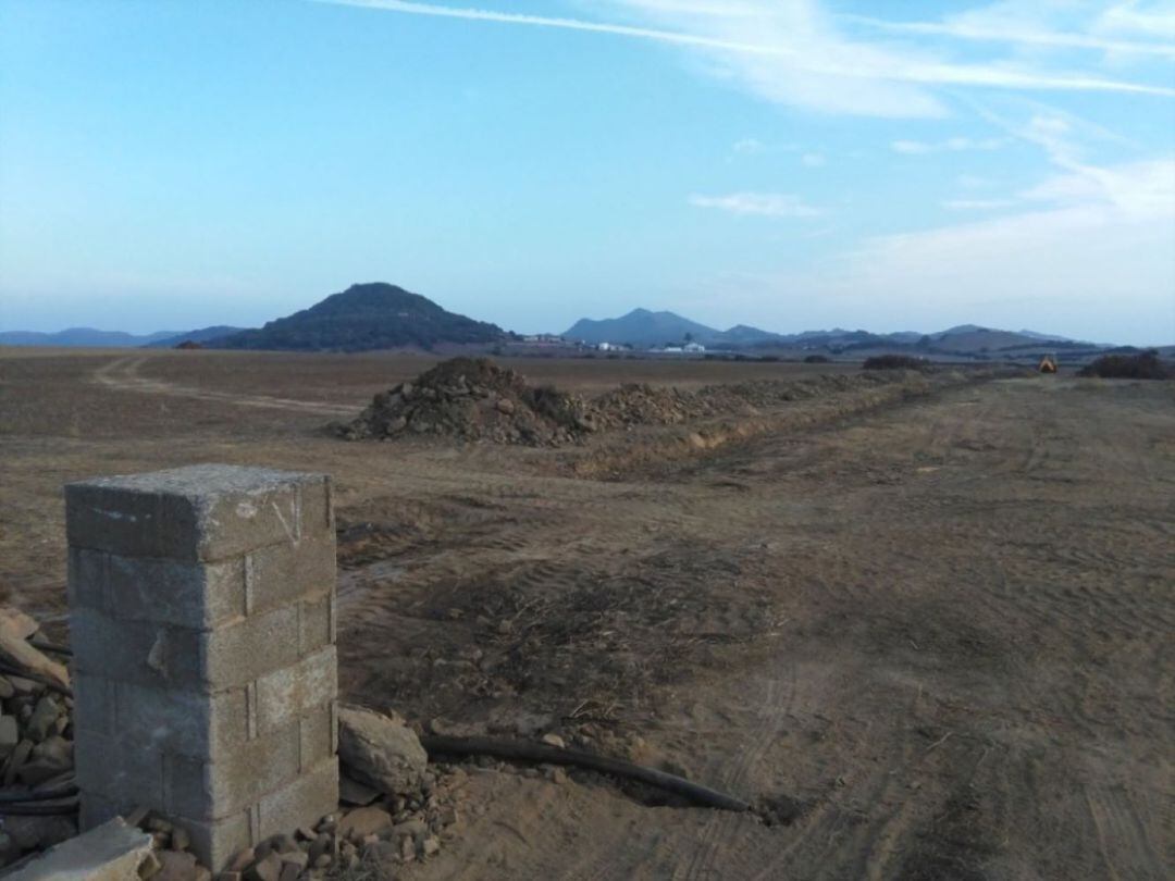 El GOB investiga com s'ha eliminat aquest tram de dos kilòmetres de paret seca.