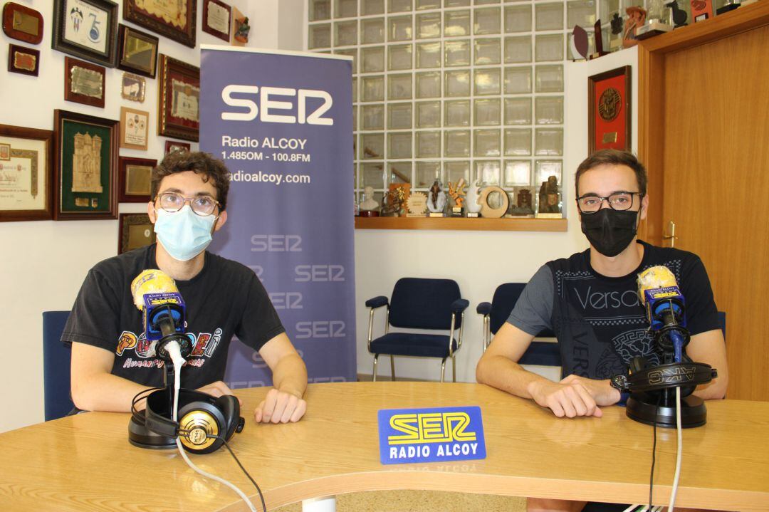 Ferran Villanueva y Nacho Miró, en el estudio central de Radio Alcoy