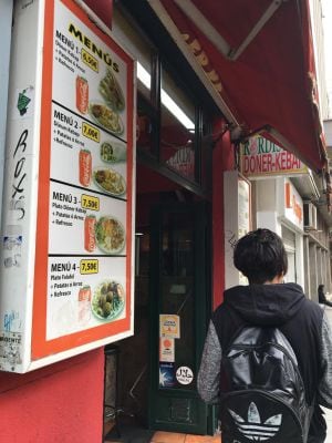 Restaurante de kebabs en el que el menor puede gastar 11 euros entre la comida y la cena