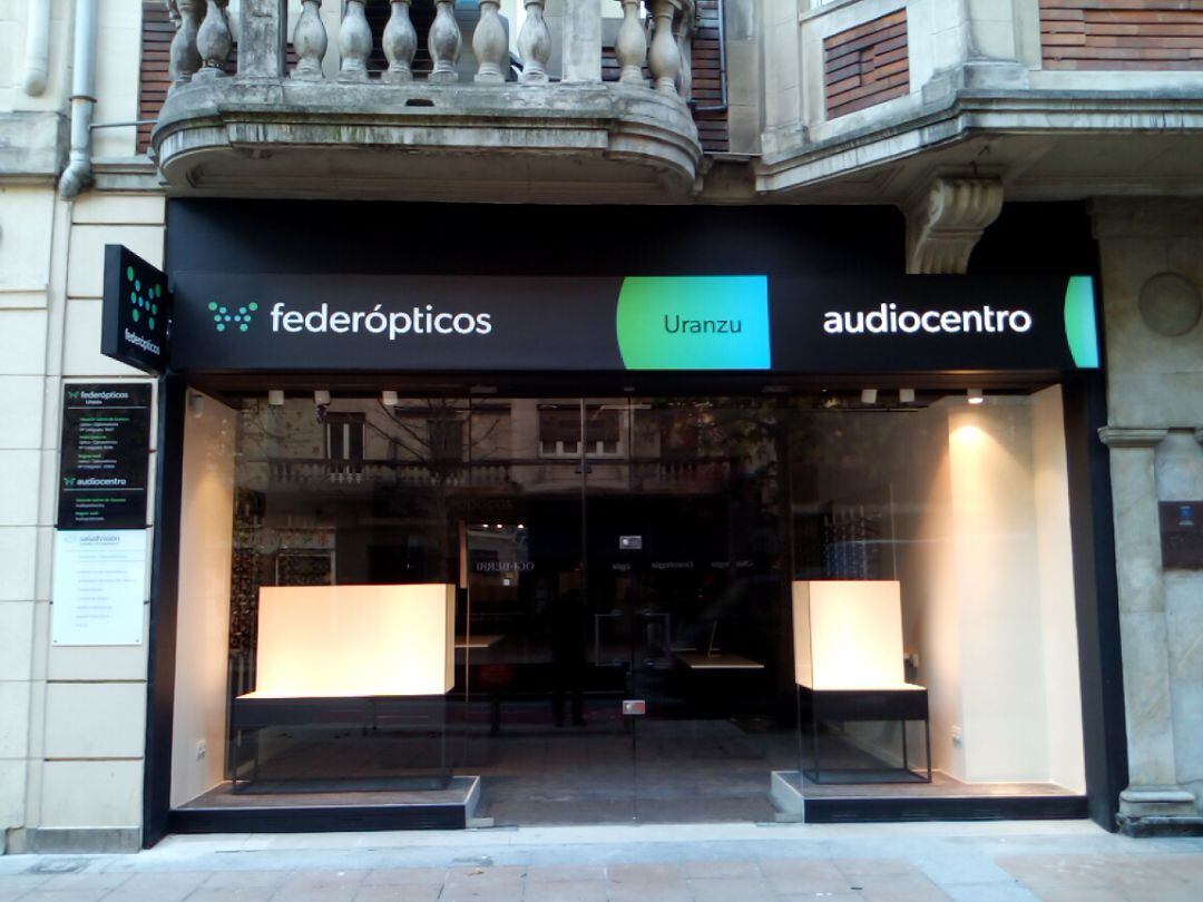 Federópticos Uranzu, desde sus nuevas instalaciones en el Paseo Colón 16, ofrece lo último en gafas graduadas y de moda, y el mejor asesoramiento para elegir ese regalo con el que acertar estas Navidades.