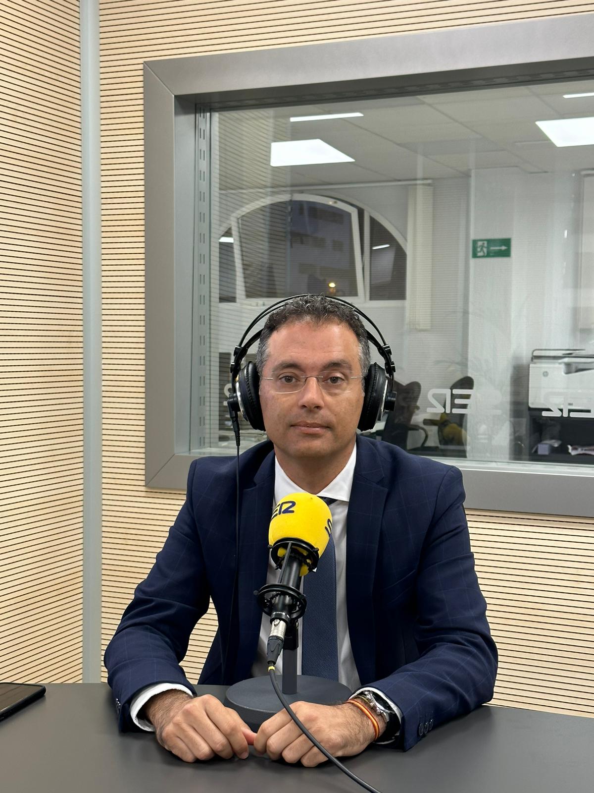 Carlos Tarife concejal de Servicios Públicos de Santa Cruz de Tenerife en Radio Club Tenerife