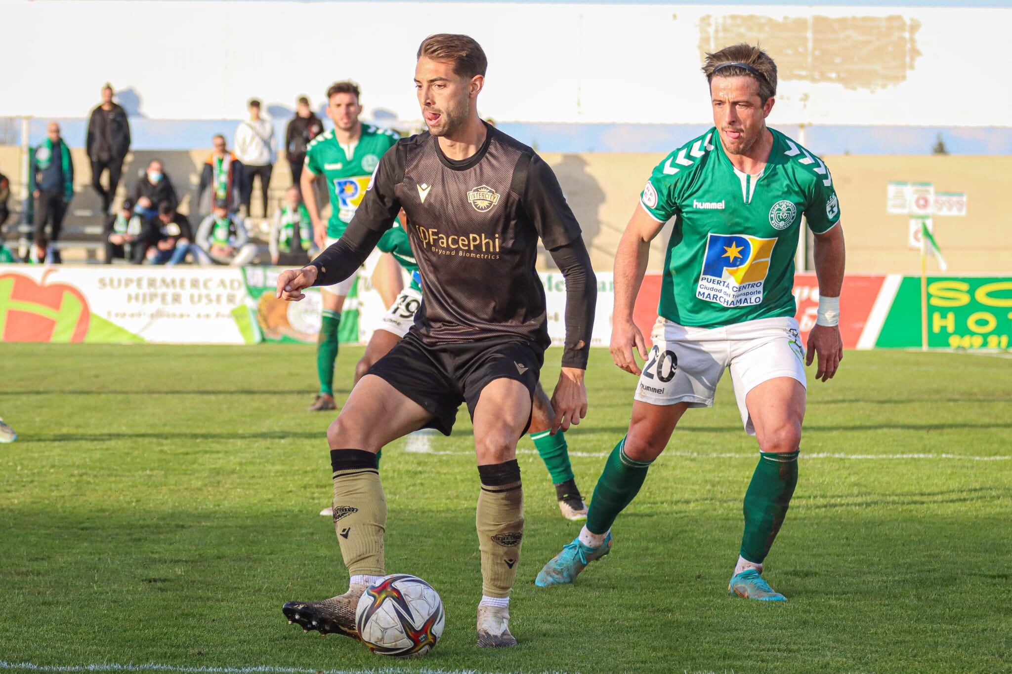 Miguel Marí controla un balón en el partido ante el Marchamalo