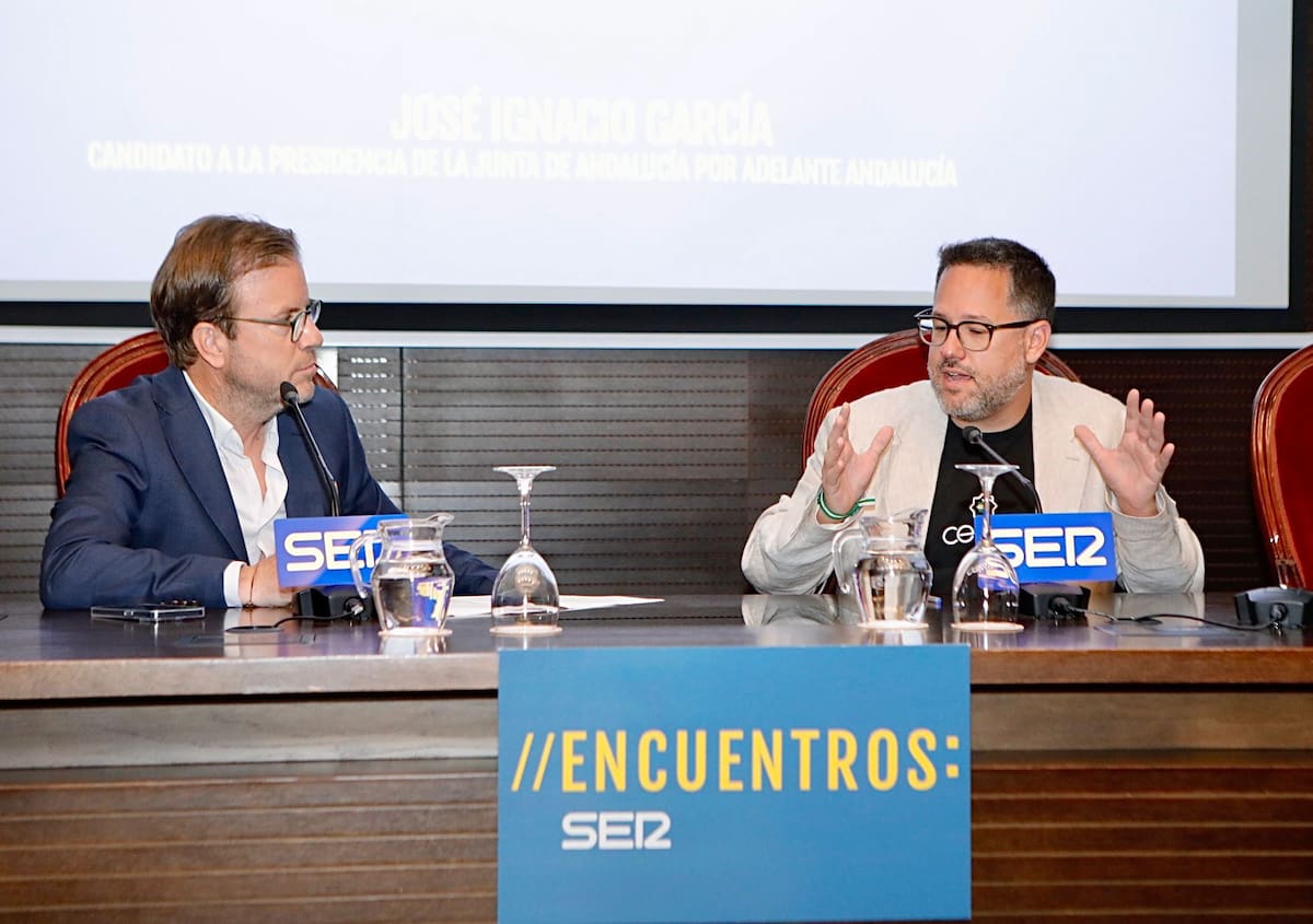 El salón de actos de la Cámara de Comercio de Sevilla ha acogido el Encuentro SER protagonizado por el candidato de Adelante Andalucía a la presidencia de la Junta, José Ignacio García