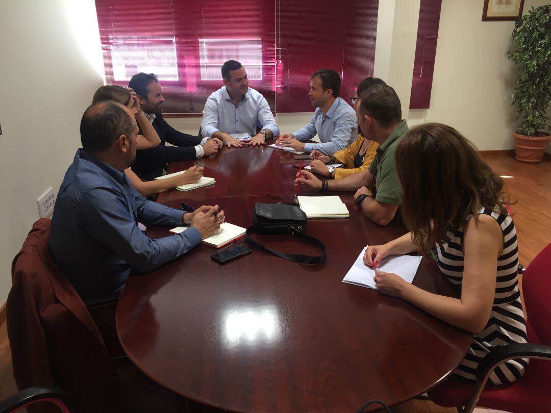 AJE y PSOE ponen sobre la mesa la situación de los empresarios en la capital jiennense