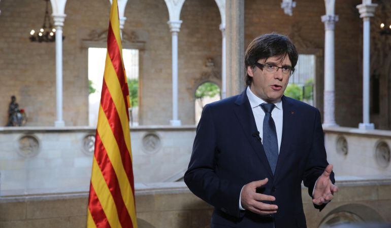 El president de la Generalitat, Carles Puigdemont, en un moment del discurs institucional amb motiu de la Diada de Sant Jordi el 23 d'abril del 2017. (HORITZONTAL)