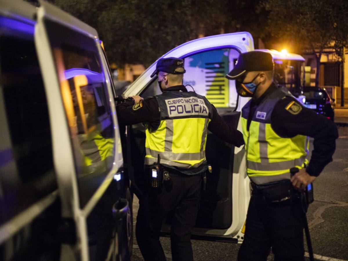 Detenido un varón acusado de apuñalar a otro en un coche en Las Palmeras