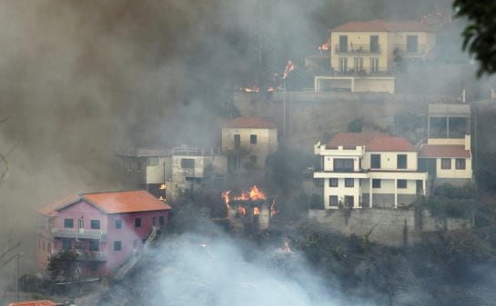 Detalle del incendio que afecta a Madeira (Portugal).